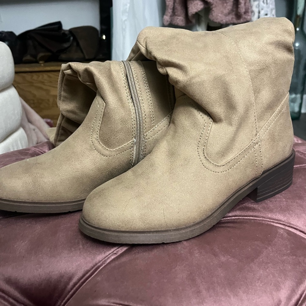 Chic Tan knee high Boots